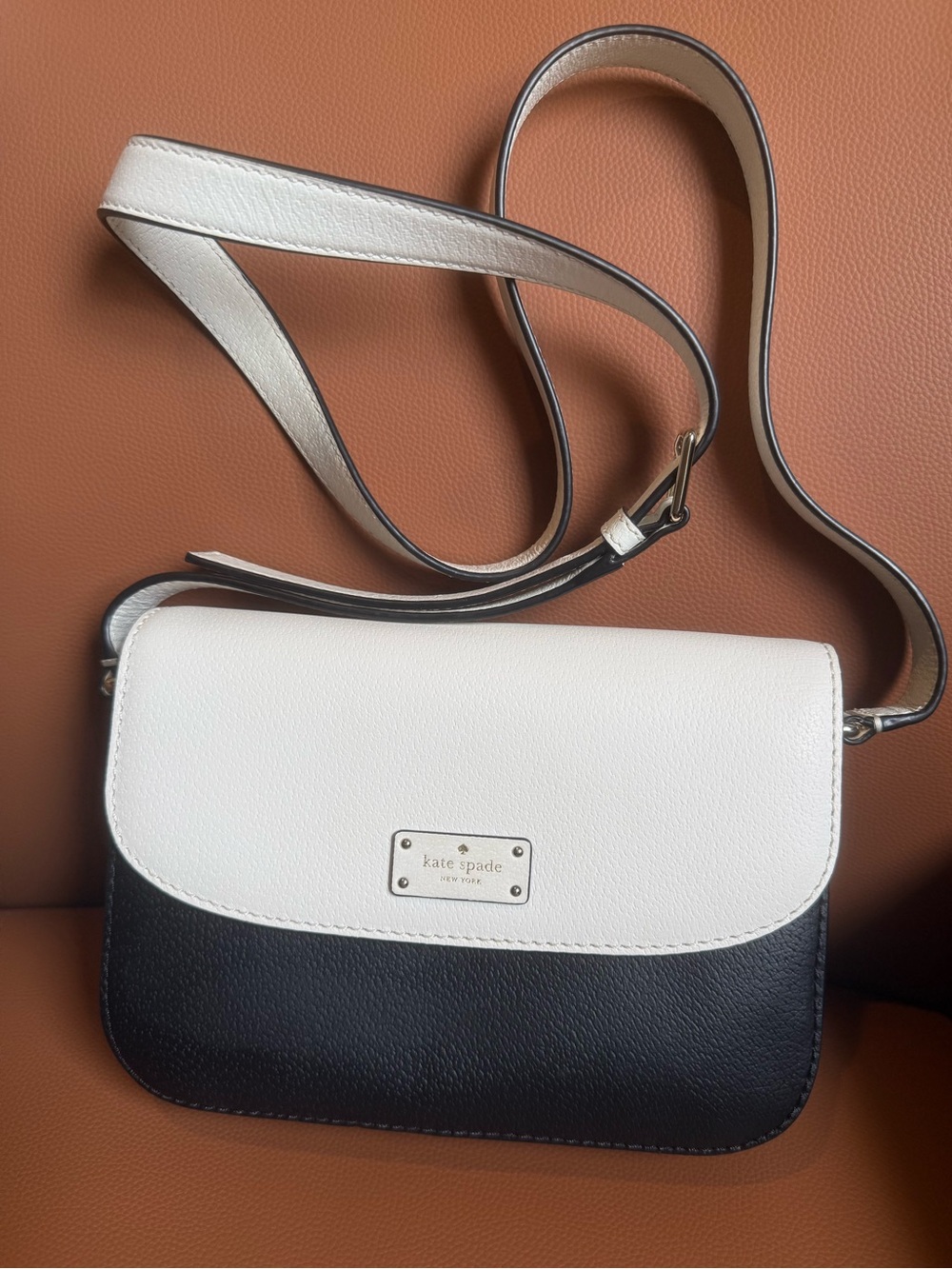 Kate Spade Alycia Grove Street Crossbody Bag (Ivory and Black)